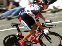 FB体育-太阳提前终结悬念勇士，英超争冠焦点战折射的竞技哲学