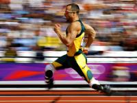 FB体育网页版-当红蓝条纹遇见枫叶，一场错位的足球叙事与C罗的永恒刻度