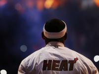 FB体育注册网址-法拉利翻盘红牛二队，塞恩斯惊艳四座，一场策略与勇气的胜利