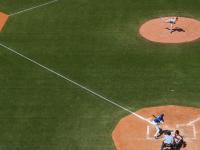 FB体育下载-孟菲斯魔幻时刻，莫兰特撕裂紫金防线，灰熊鏖战湖人上演西部新王序曲